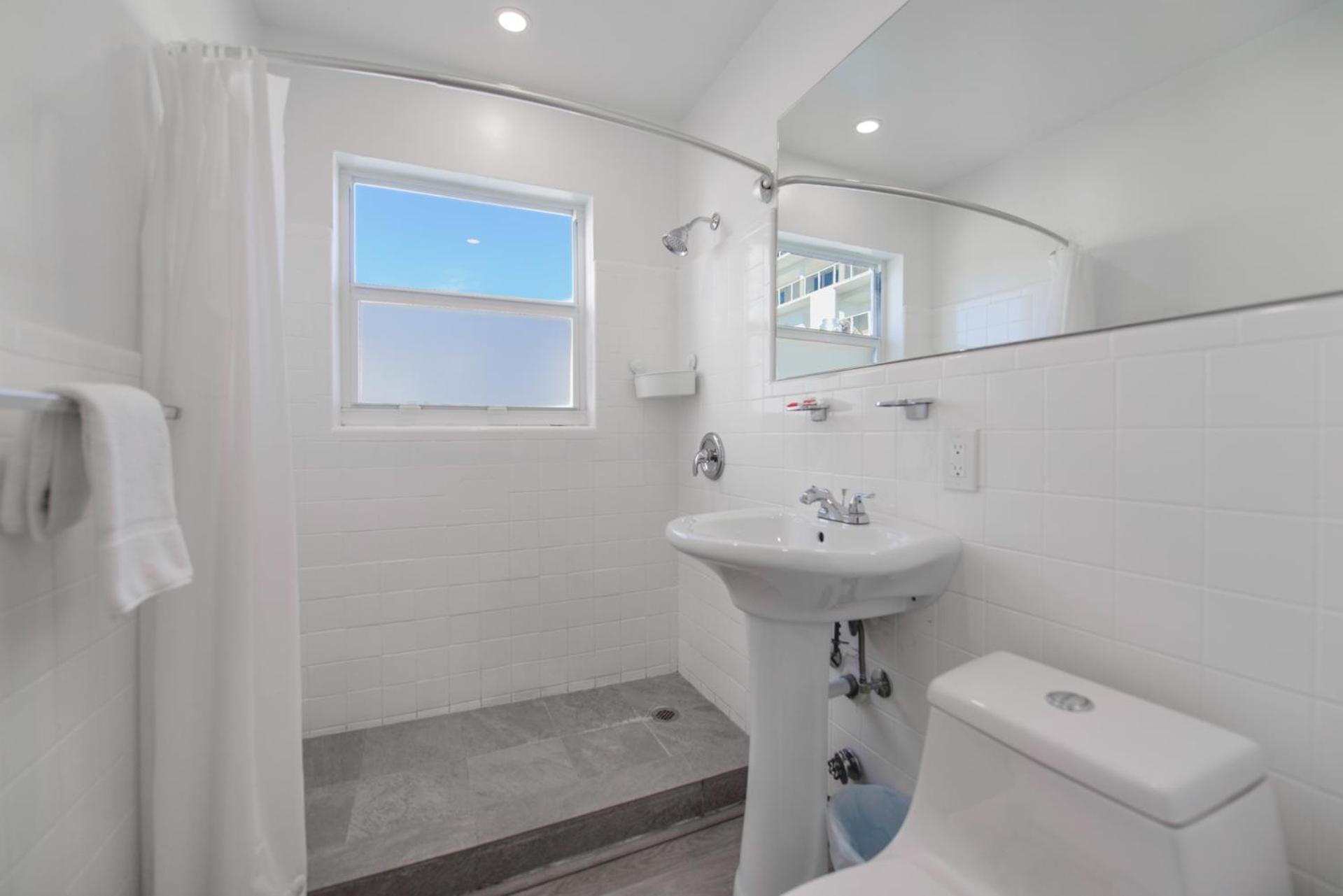 Spacious Studio With Balcony And Parking At The Beach -M46 Голливуд Экстерьер фото