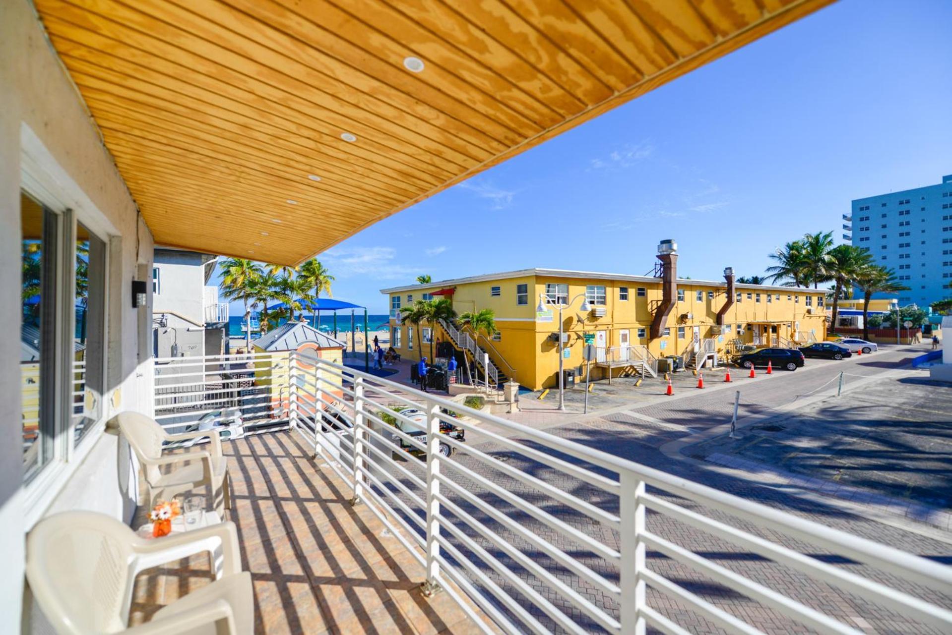 Spacious Studio With Balcony And Parking At The Beach -M46 Голливуд Экстерьер фото