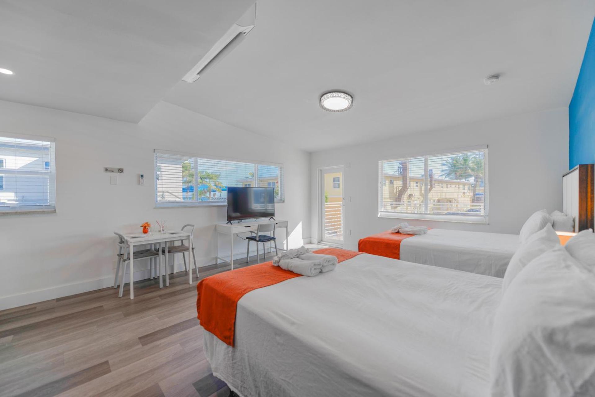 Spacious Studio With Balcony And Parking At The Beach -M46 Голливуд Экстерьер фото